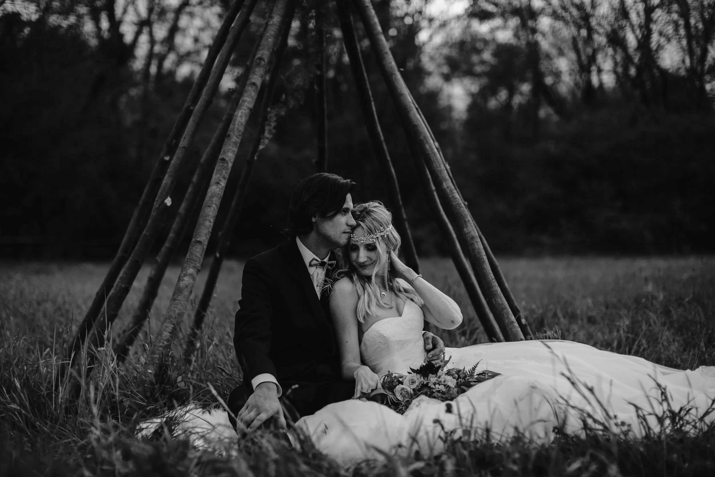 lovelybonesstudio_bridegroom_teepee.jpg