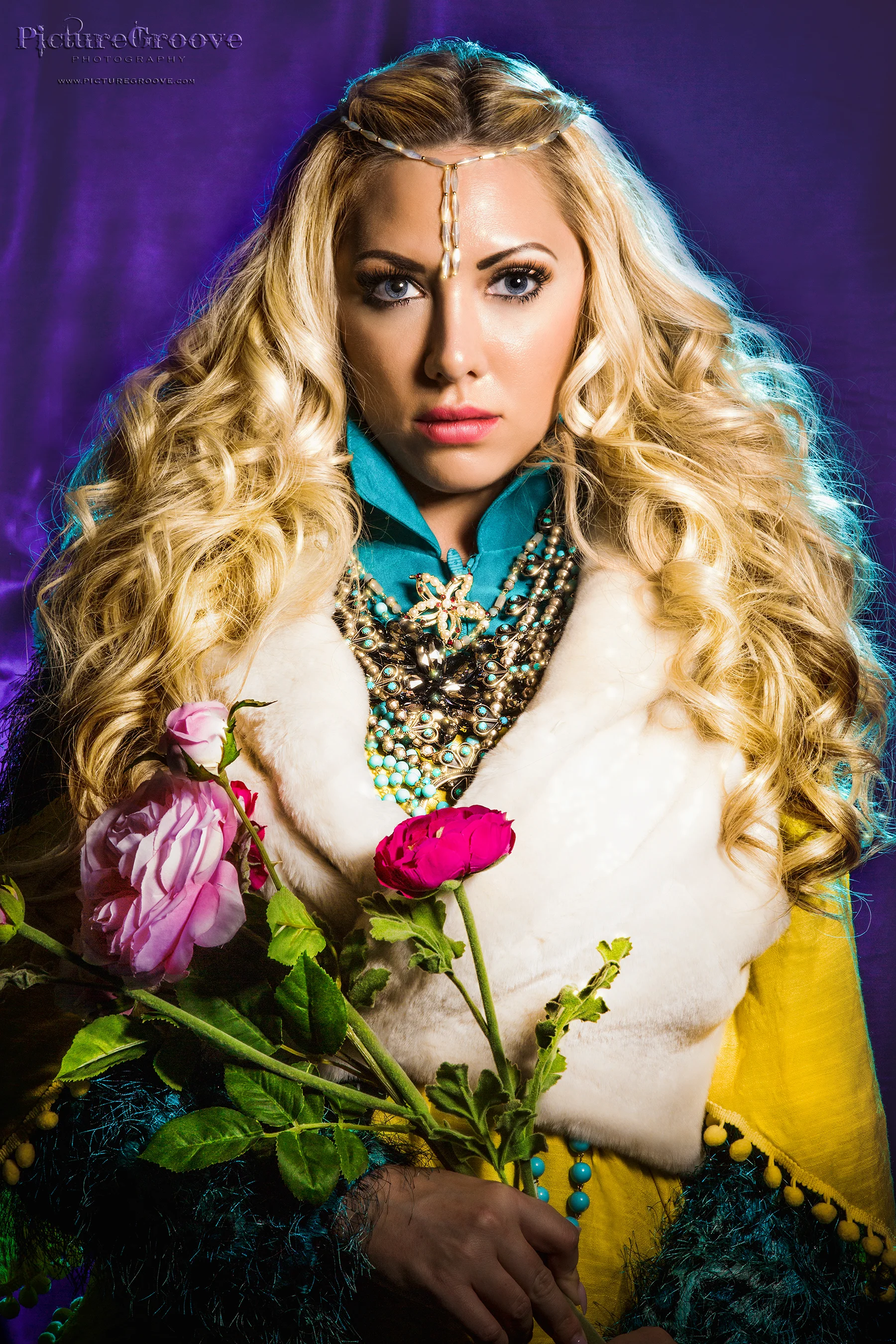 PictureGroove Loren Luxxi-8000 web.jpg