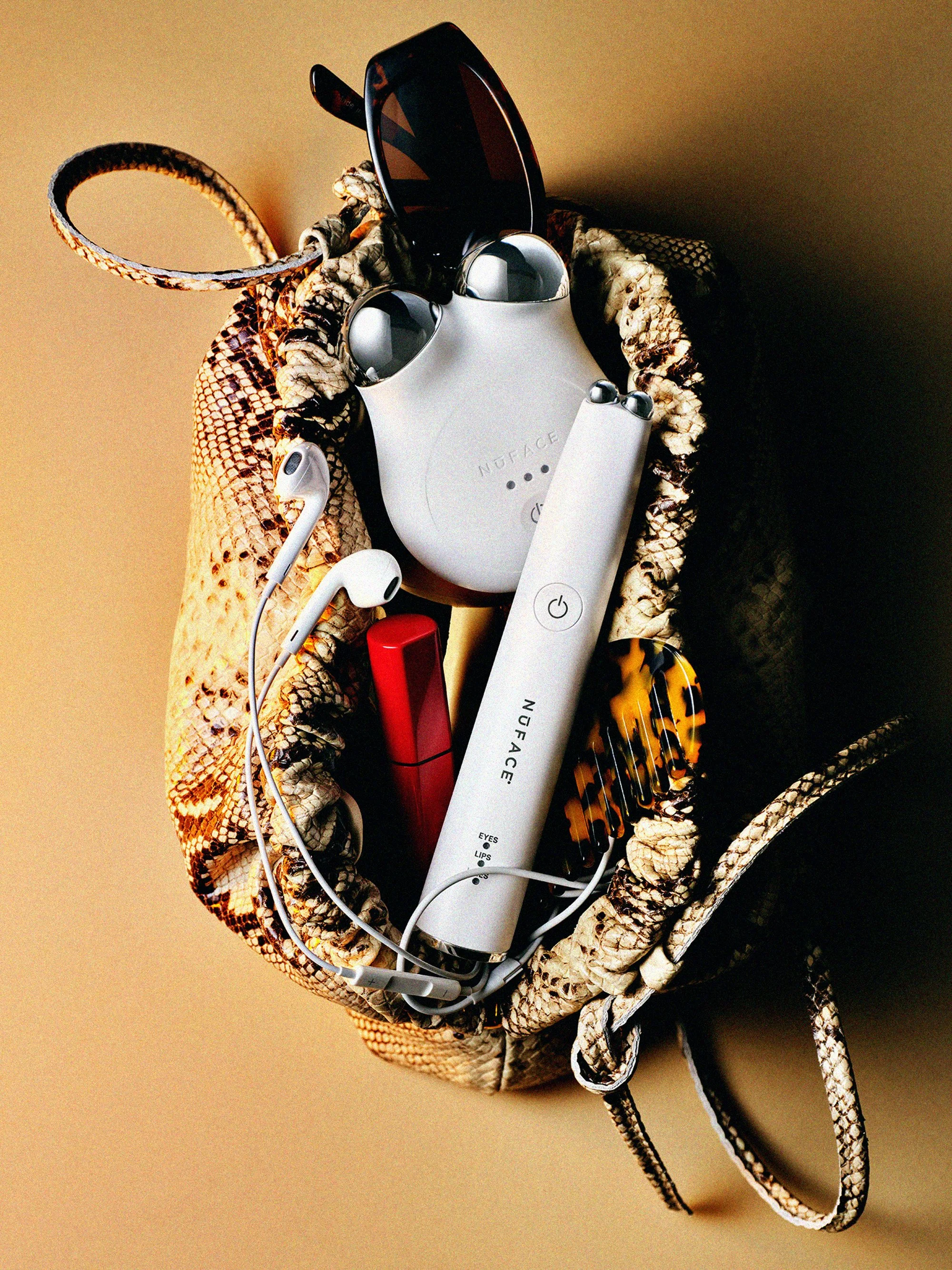 260204 Nuface_Shot06_LIFESTYLE_BAG_STACKED_v2.jpg