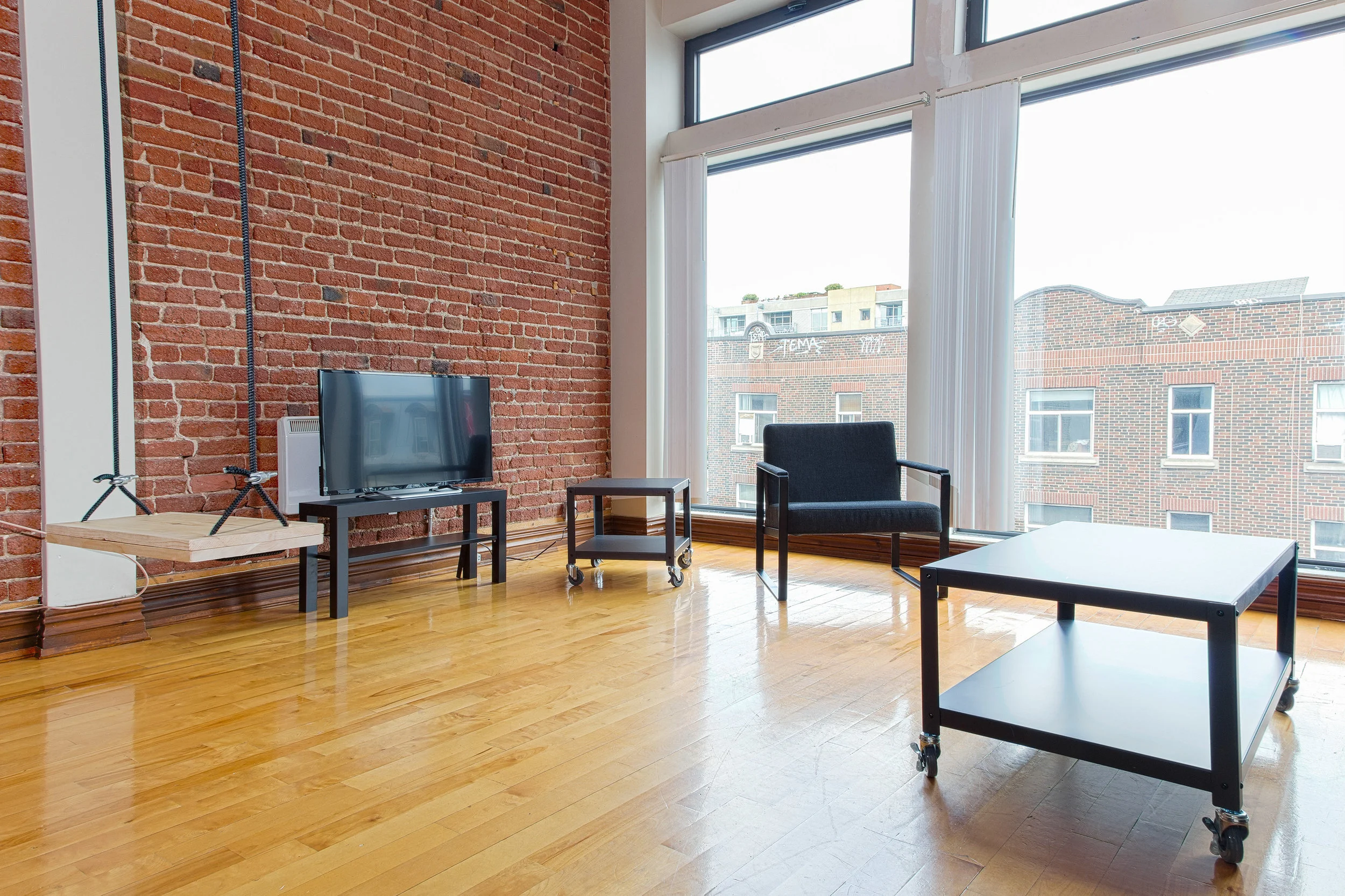26. 4152 St-Laurent.jpg