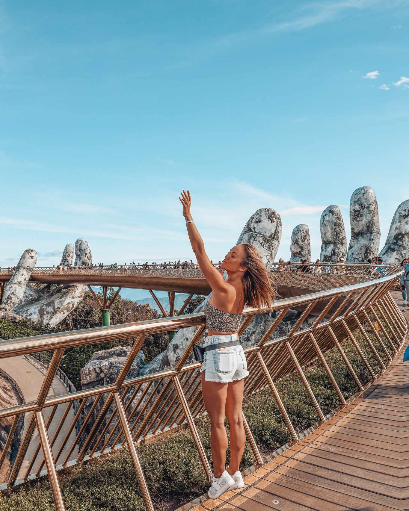 da-nang-golden-bridge.jpg
