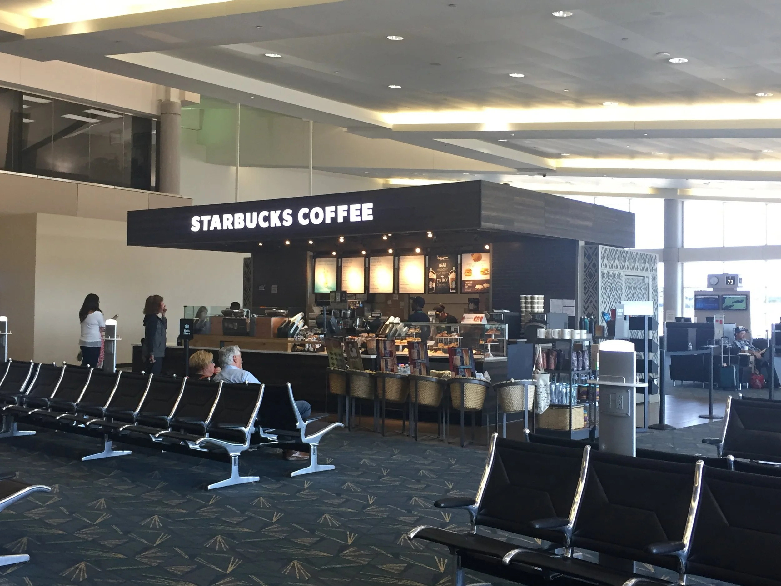  Stand alone venue added on Airside E, shows new functional improvement charging columns. Elements Photo 2017. 
