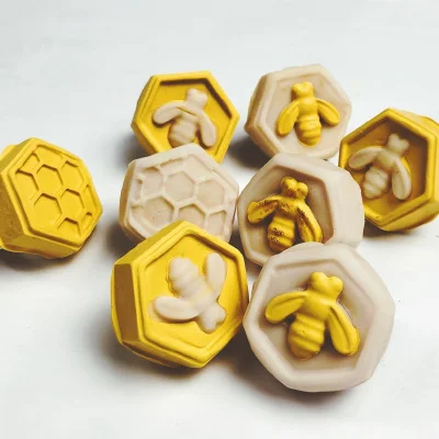 Make honeycomb rings to dress your table