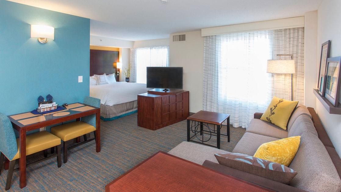 I honestly cannot say enough wonderful things about this hotel. They offered me a discounted group rate, with no guarantees number of guests, and a discount to my room for each guest that booked. That’s before I even set foot in the hotel!