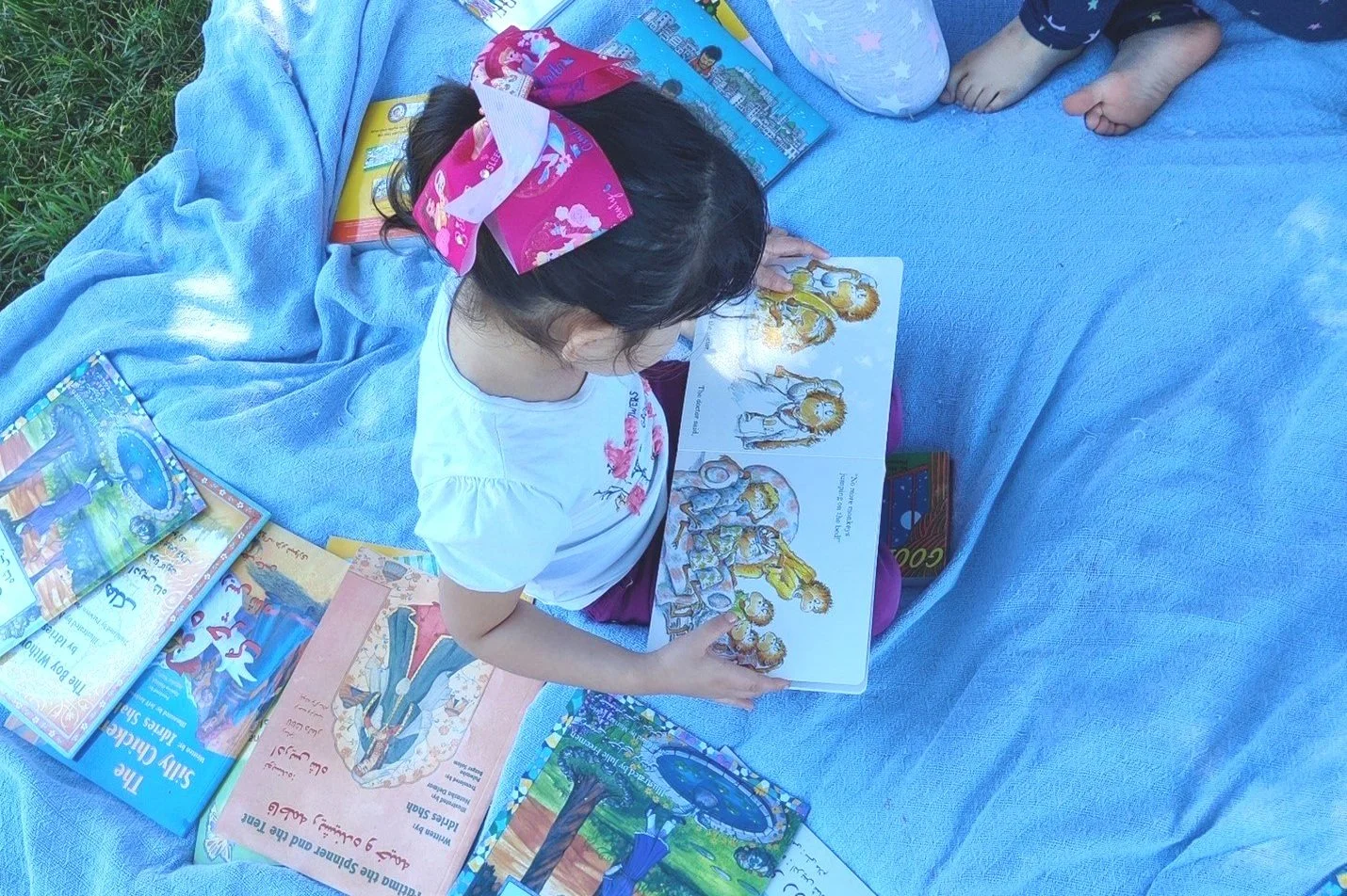 Philly Bookshelf Provides Books to NSC's Family Literacy Program