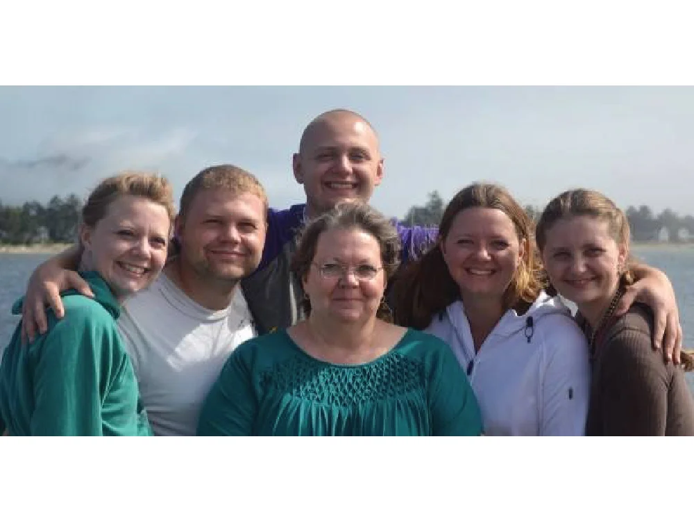 Launi's-Familt.jpg