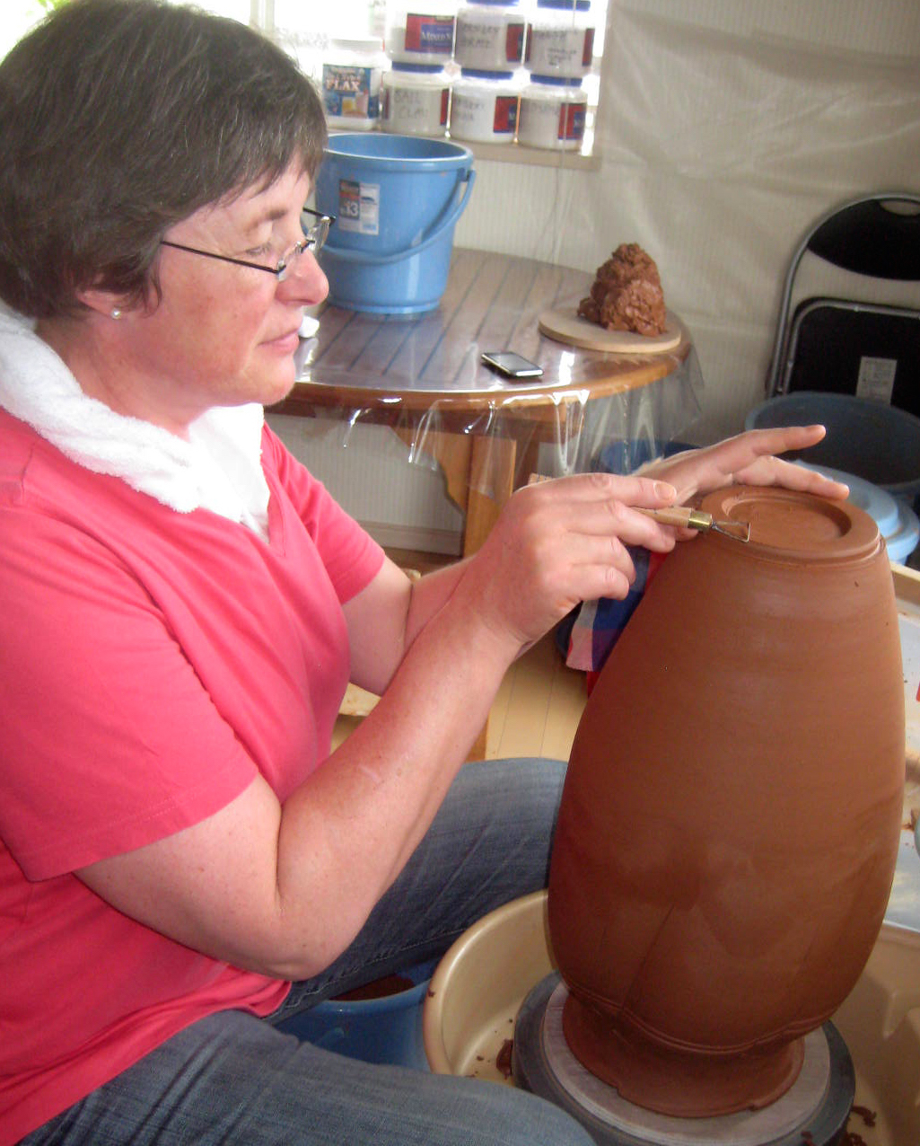 2012June_Trimming Big Vase.jpg