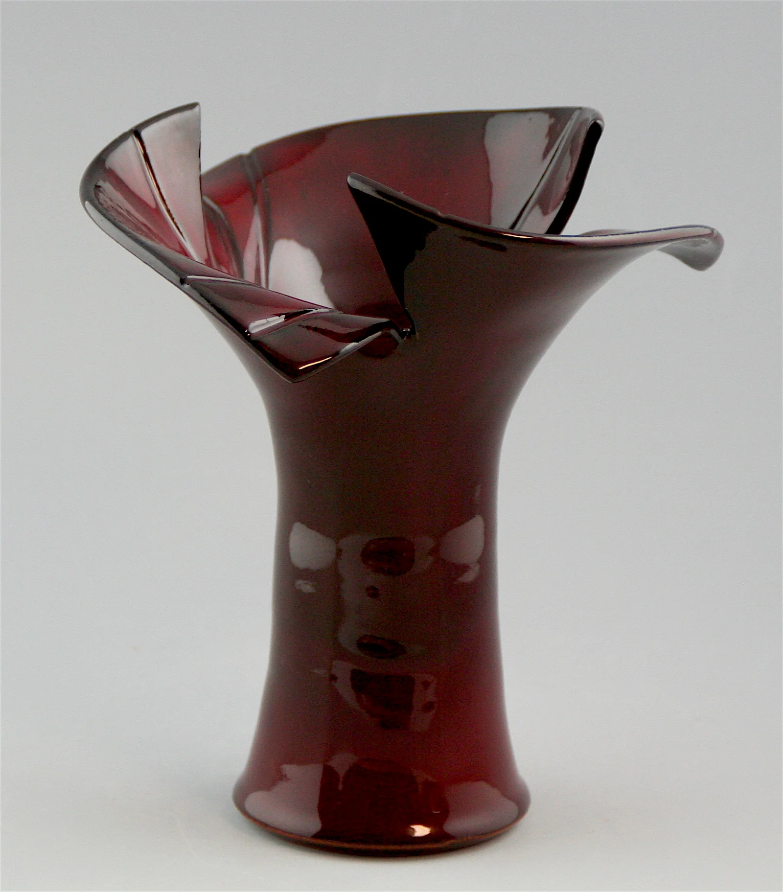Kamakura-red "Swanflower" Vase