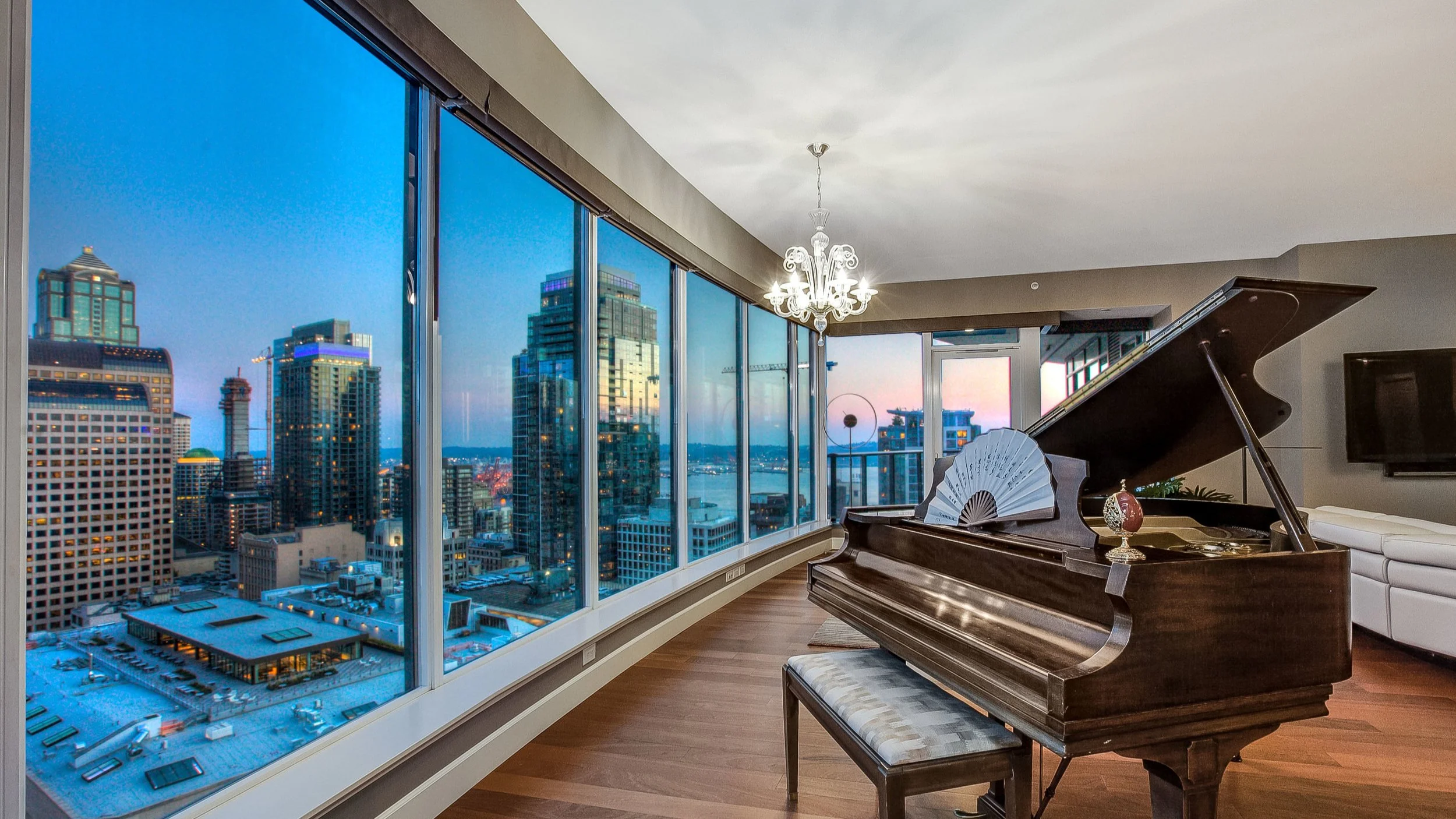Escala Condo #2405