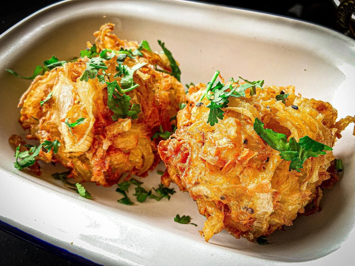 We&rsquo;re known for having THE best bhajis. But how do you make them? 

1. Take a good quality onion
2. Slice it thinly
3. Mix it with our bhaji blend
4. Form it into balls
5. Deep fry
6. Enjoy 

#fairleysuk #geetsaucy #bhajis