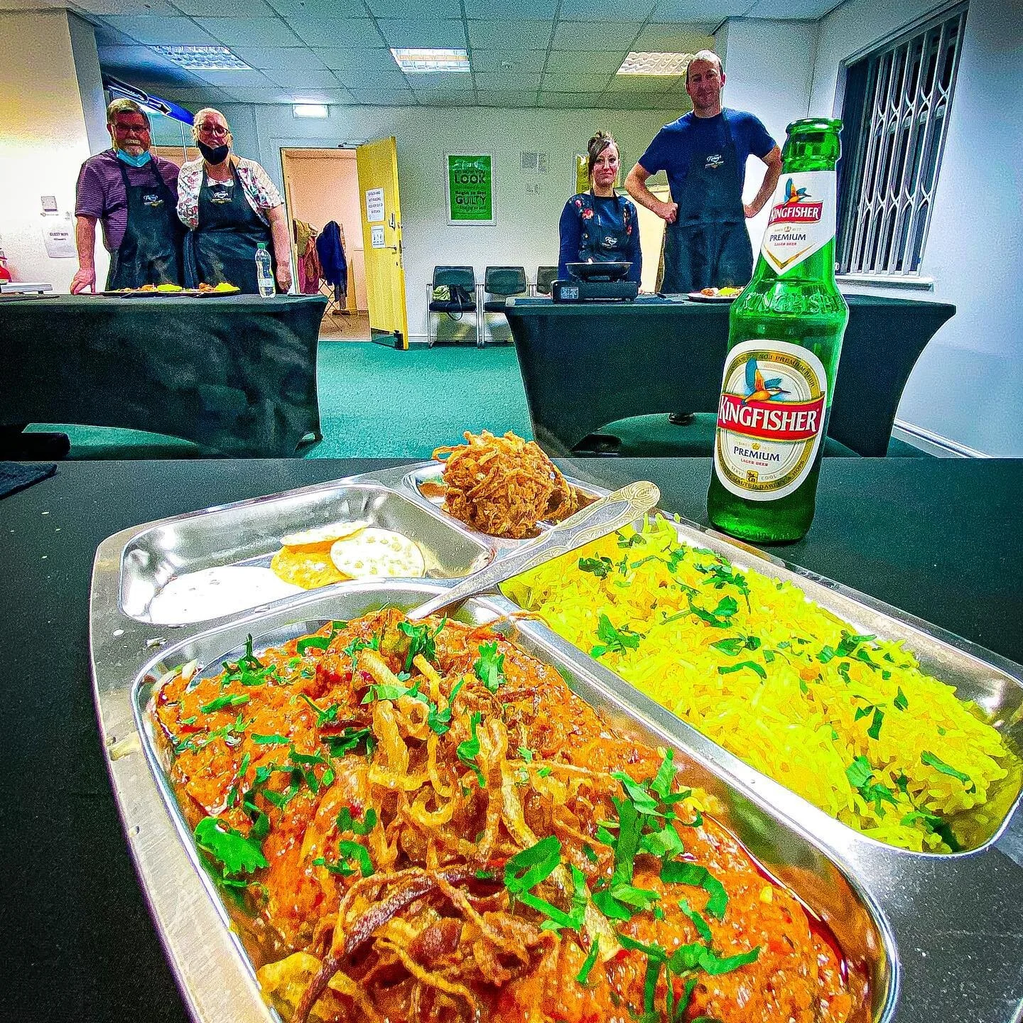 Another (socially distanced) curry class this week: chicken tikka Dopiaza and Dhansak. Great little group 👌who did an amazing job! #fairleysuk #culinaryacademy #geetsaucy #dhansak #dopiaza #pilaurice #onionbhaji #ratia #popadom @kingfisherbeeruk