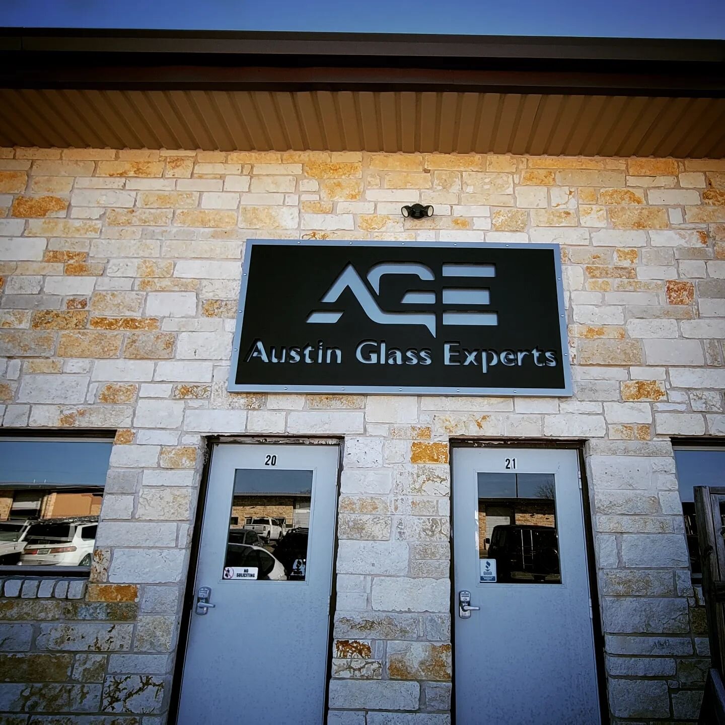 🔥Business sign for our friends @austinglassexperts 

All steel signs, contact us for a quote! @flashpointsteel 

#businesssigns #graphicdesign #steelwork #cncplasma #cnclaser #powdercoating #austintexas #roundrocktx #huttotx #businessdecor #logosign