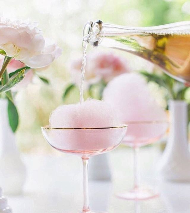 Appropriate Easter brunch beverage 🥂🍬🐰 🐣
.
.
.
#candy #champagne #brunch #rosé #luxury #drink #bartender #charlottesville #sundayfunday #cottoncandy