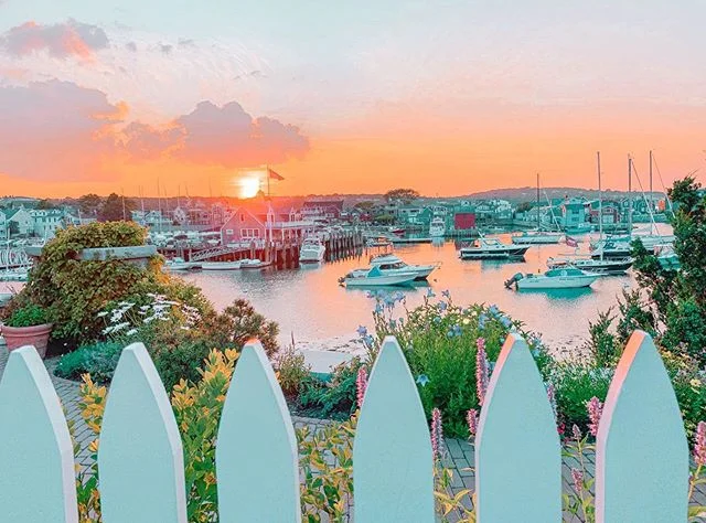 These are a few of my favorite things ⚓️⛵️🌅 Rockport, MA 📍Which is your fave- summer or Fall in New England? I am summer, all👏the👏way👏 I will be filling my feed with some of my fave highlights from this summer because I am going to cling onto it