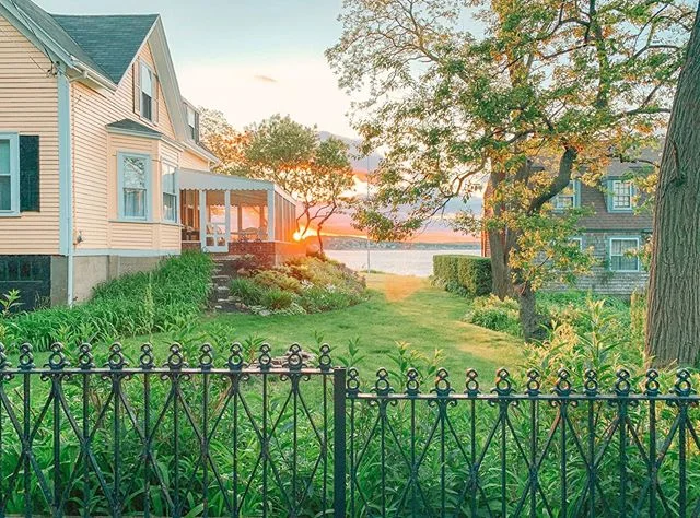 If you&rsquo;re looking for 🍁Fall 🍁content, you&rsquo;ve come to the wrong place. We are doing New England summery content all day e&rsquo;ry day (or on occasion, when I actually post). 🦞 ⛵️ 🌅 Isn&rsquo;t that gorgeous wrought iron fence to die f