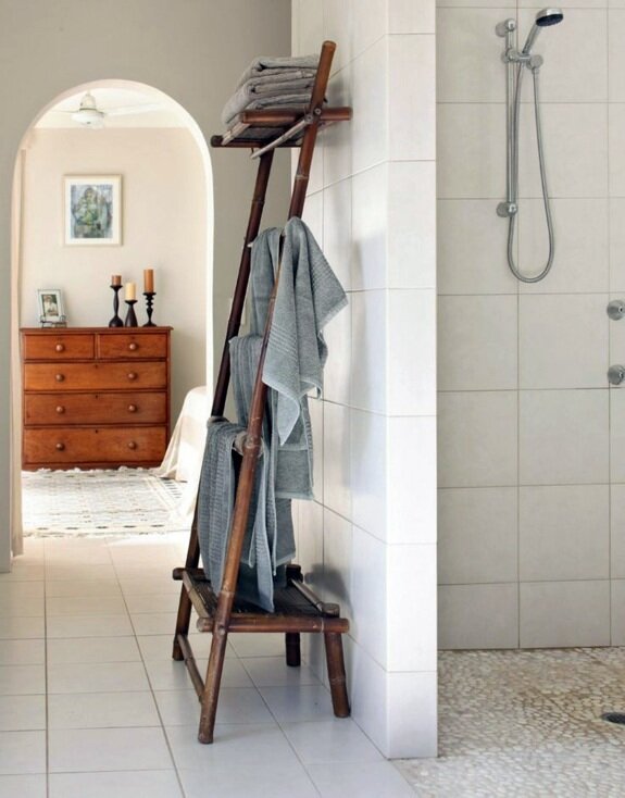 wooden-towel-ladder-in-both-rustic-as-well-as-in-modern-bathroom-5-156.jpg