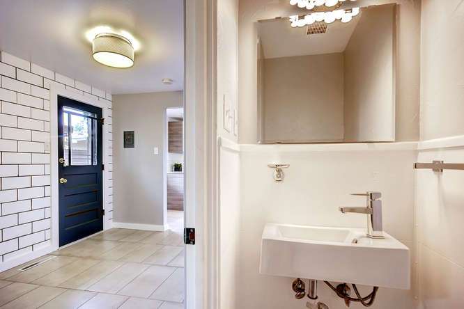 RealEstateMarketingthatSellswithLiveUrbanMarketingDirectorStacieStaubTheHomeStagingShowPodcastSeason2Episode1216.jpg