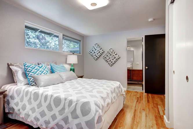 RealEstateMarketingthatSellswithLiveUrbanMarketingDirectorStacieStaubTheHomeStagingShowPodcastSeason2Episode1218.jpg