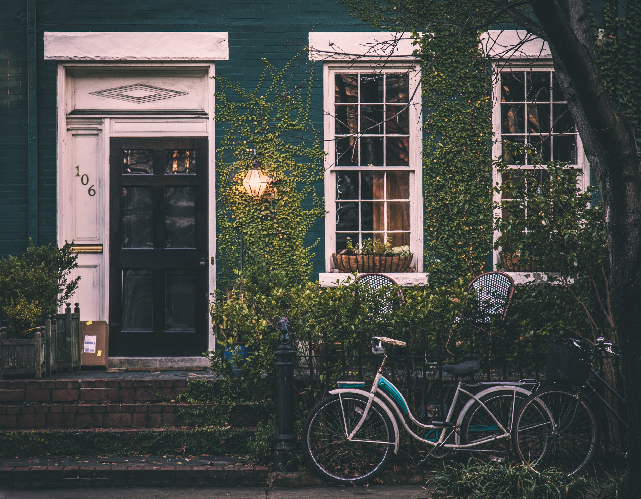 How to Make Your Home's Front Porch Draw Buyers In.jpg