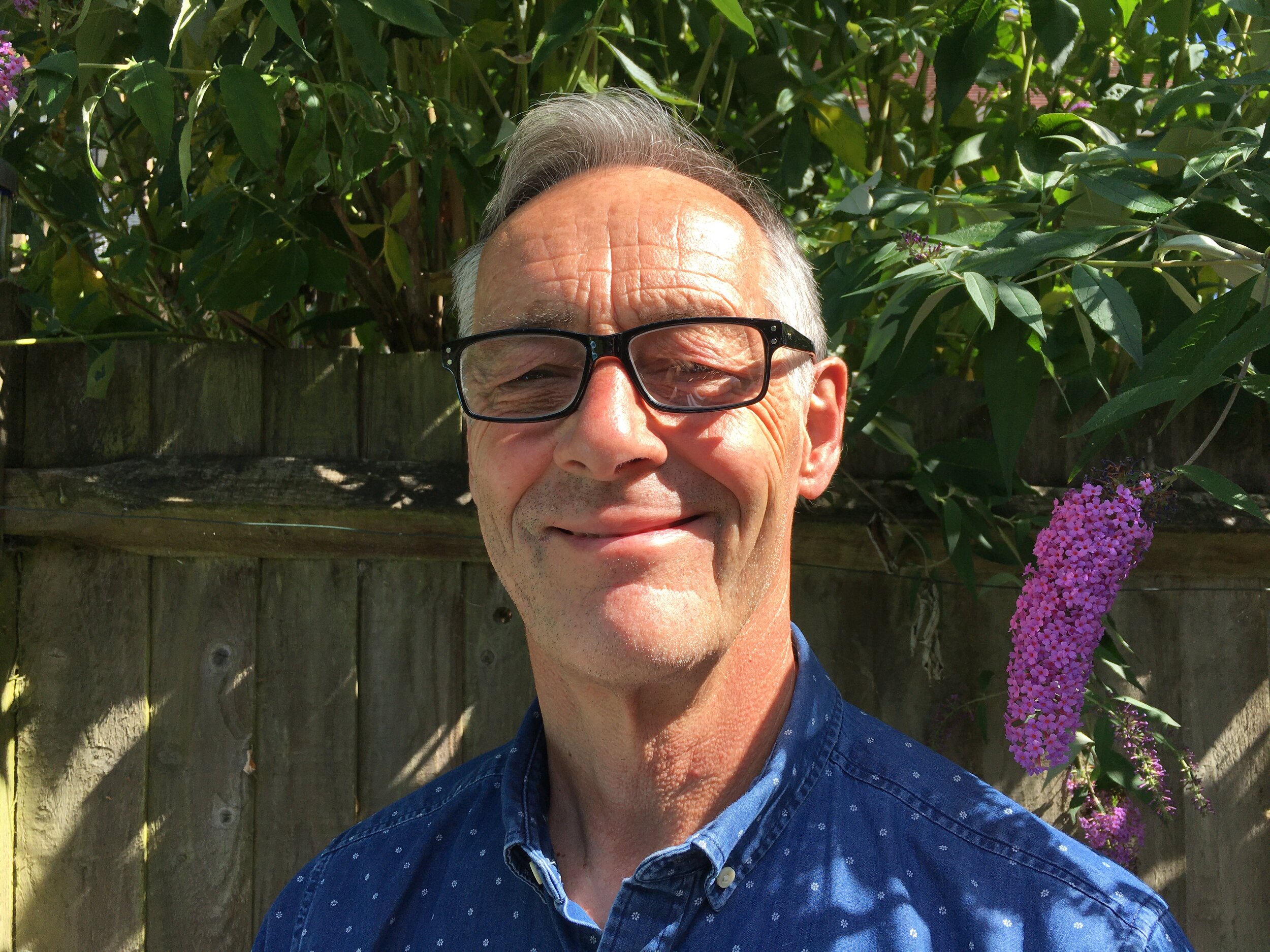 Chris Wood, GHR/GHSC registered Hypnotherapist, NLP practitioner, Humanistic Counsellor.