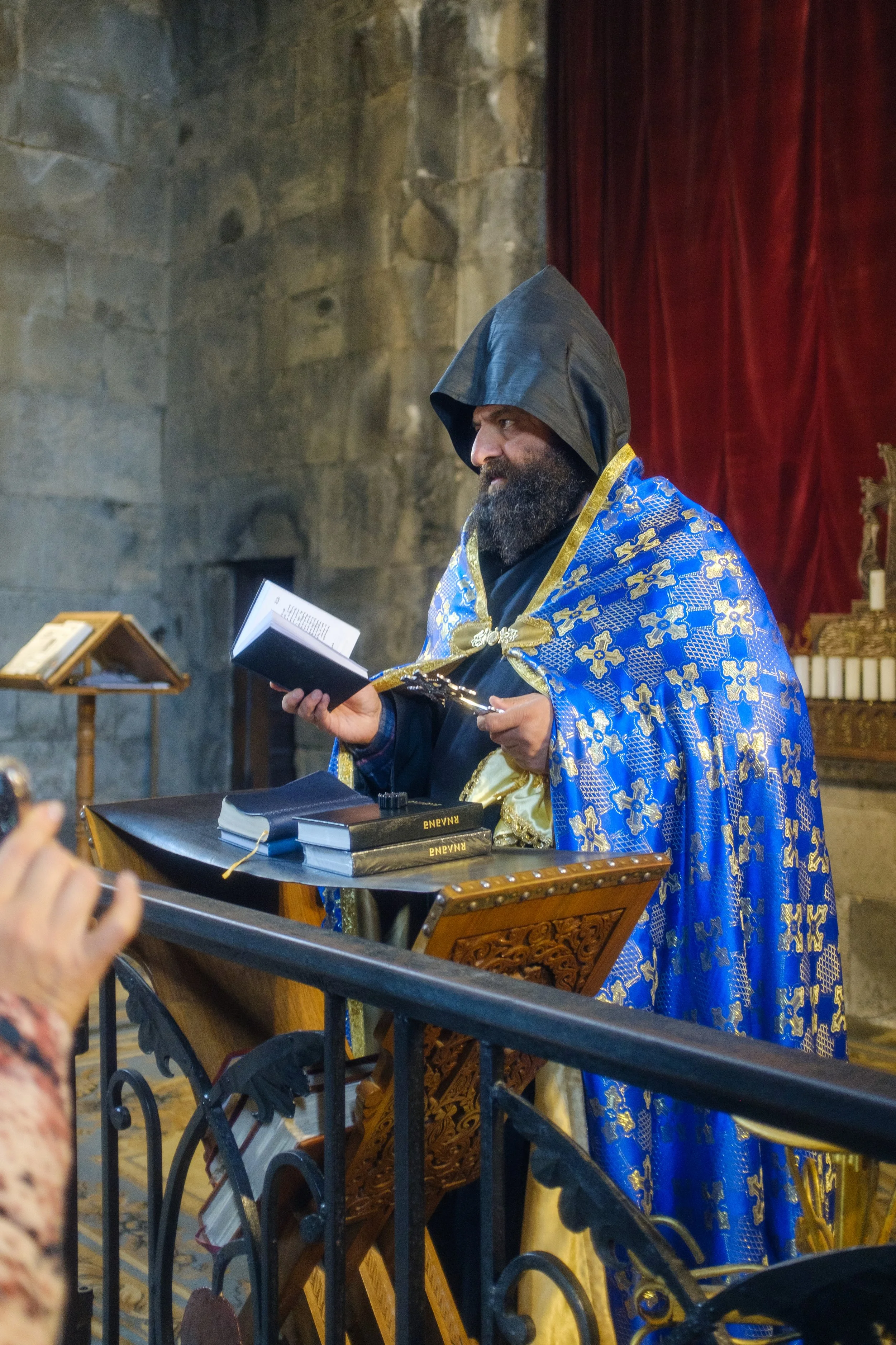  Holy Week in Armenia. From Palm Sunday to Easter, I traveled the country photographing the Armenian faith. Armenia, Gyumri, April 13, 2025.La Semaine Sainte en Armenie. Des Rameaux a Paques, j'ai parcouru le pays en photographiant la foi armenienne.