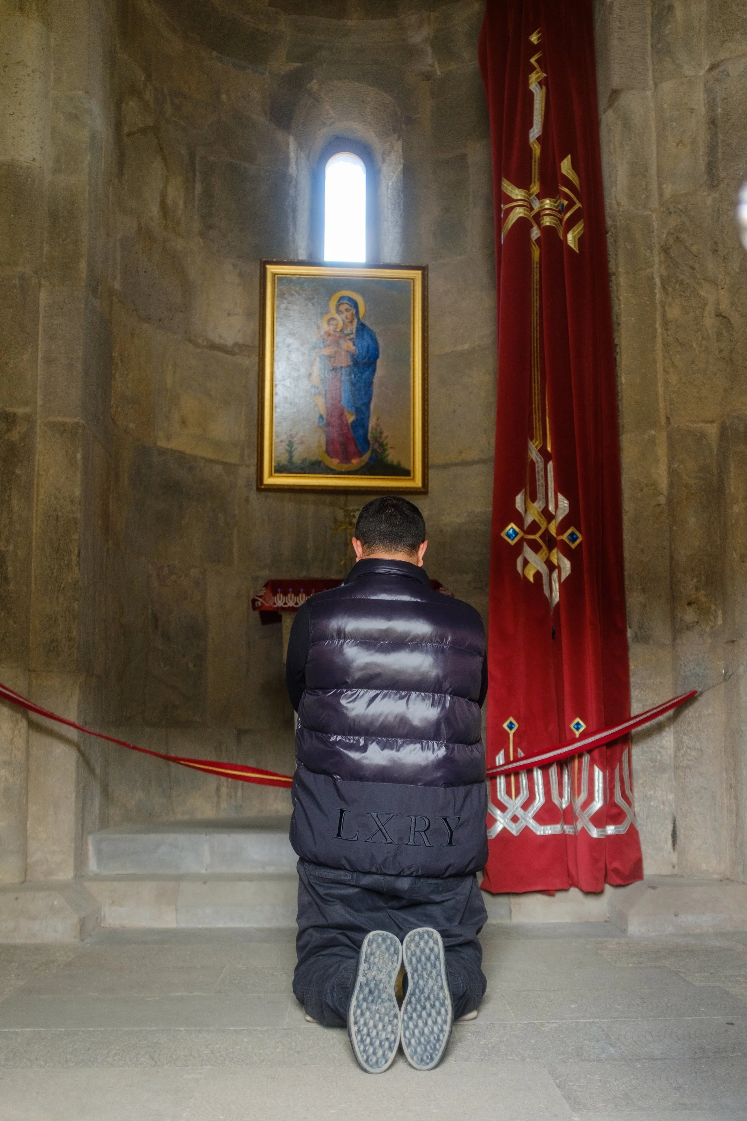  Holy Week in Armenia. From Palm Sunday to Easter, I traveled the country photographing the Armenian faith. Armenia, Gyumri, April 13, 2025.La Semaine Sainte en Armenie. Des Rameaux a Paques, j'ai parcouru le pays en photographiant la foi armenienne.