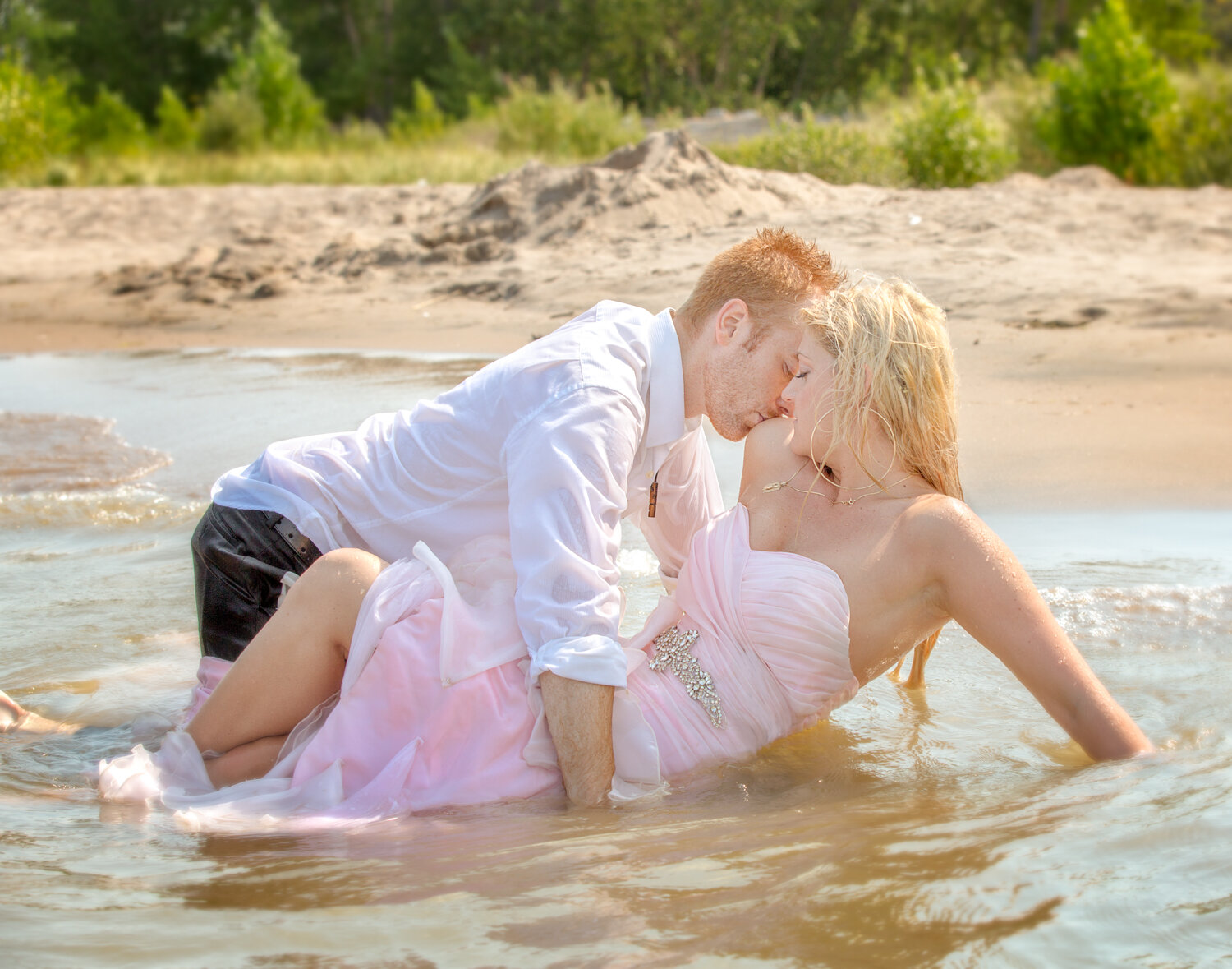 07-love-story-engagement-and-couples-photography-elopement-wedding-pictures-midland-georgian-bay-beeton-studio-outdoor-photos-trash-the-dress-fashion.jpg