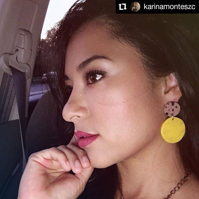 Ready for tonight's show and happy to wear these beautiful earrings made by a beautiful woman @shecallsthemcositas #earrings #latinnight @crafthill #colombia #music