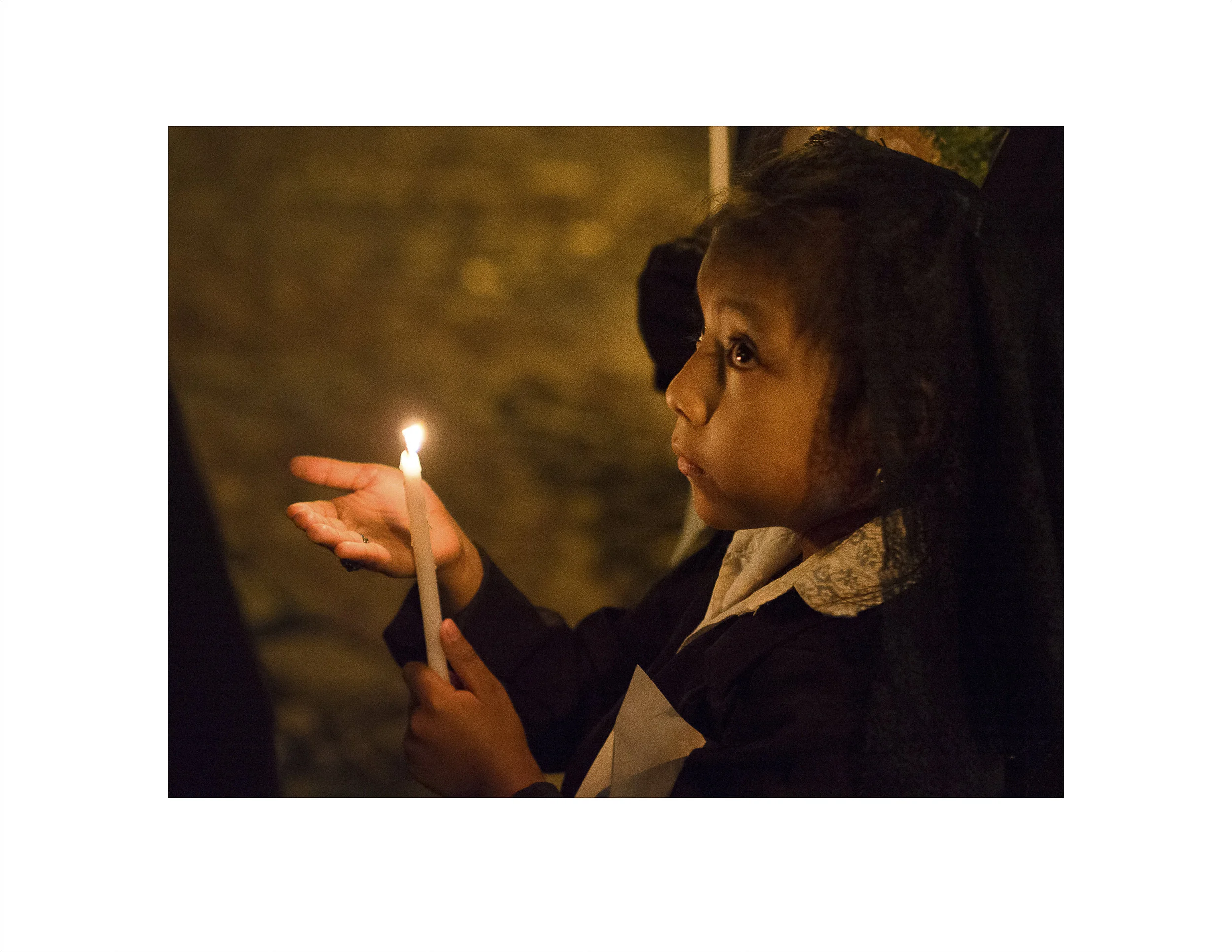Girl with Vela mothers day escuela de cristo let stroke.jpg