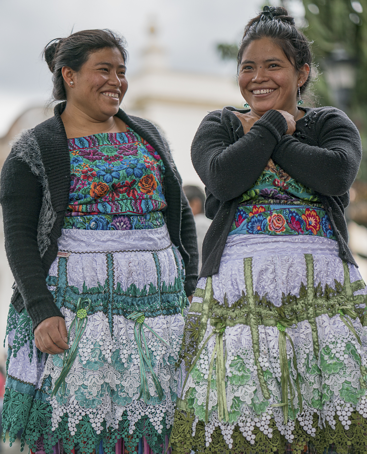 Dos Señoras en el parque DSC3720 17x22.jpg