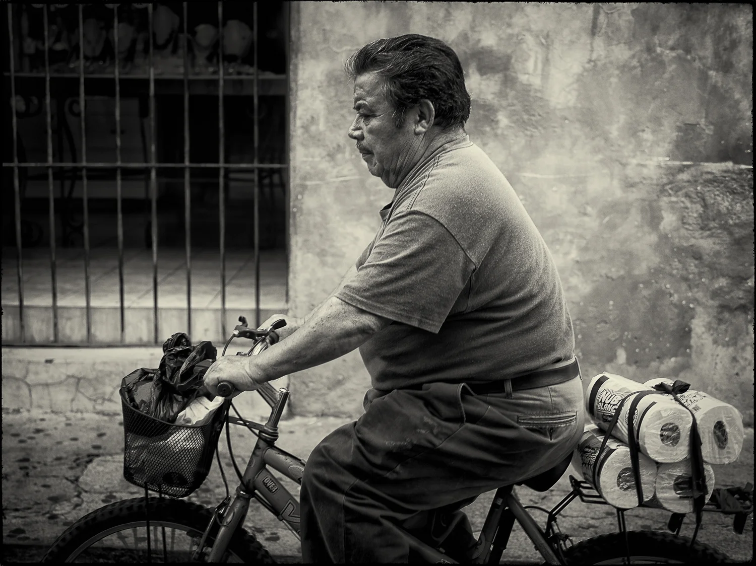 Bike with paper towels A210050 let stroke.jpg