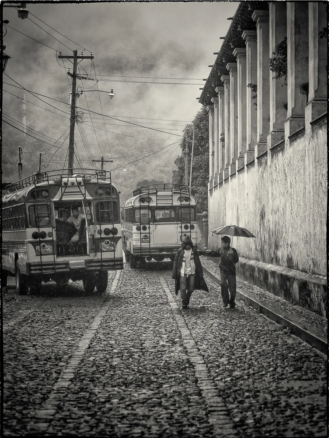 Buses y lluvia San Juan let lighter stroke.jpg