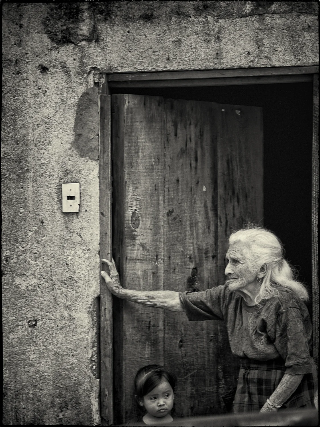 Old Lady and child A111264 let Stroke.jpg