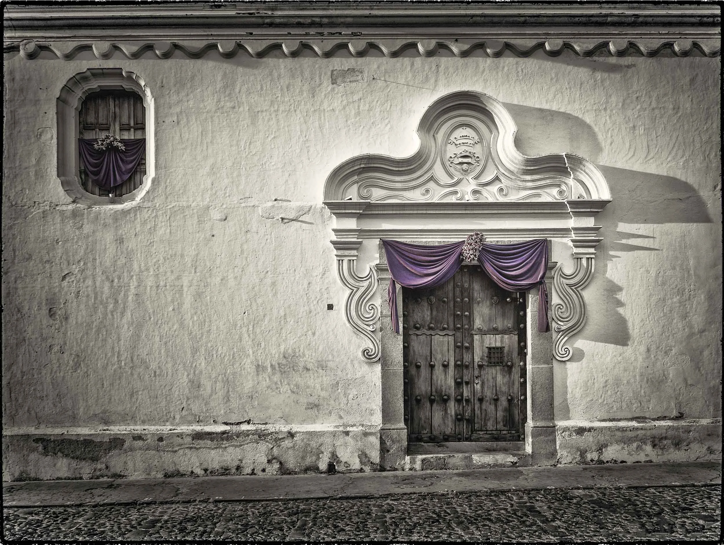 Puerta catedral b let.jpg