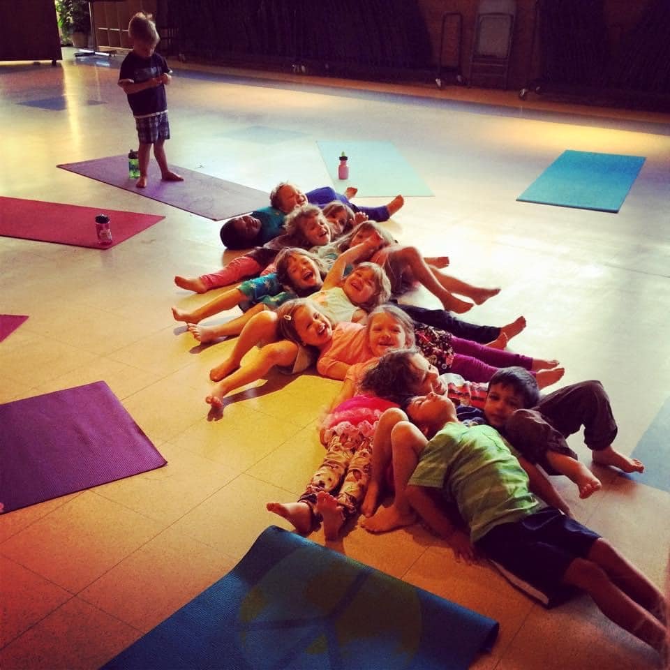 ayfk kids yoga - yoga at SELC - laughing chain - daisy chain .jpeg