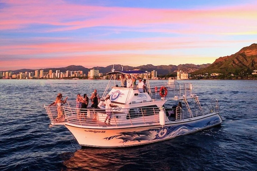 waikikii. boat adventure at sunset shot .jpeg