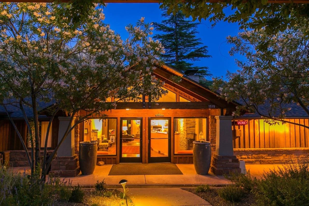 driftwood lodge .jpeg