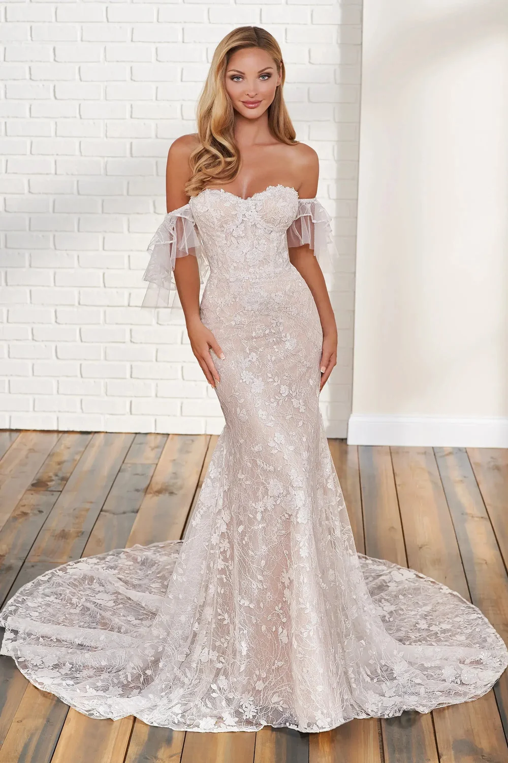 Enchanting 122178 Ilise Boutique - Main Image