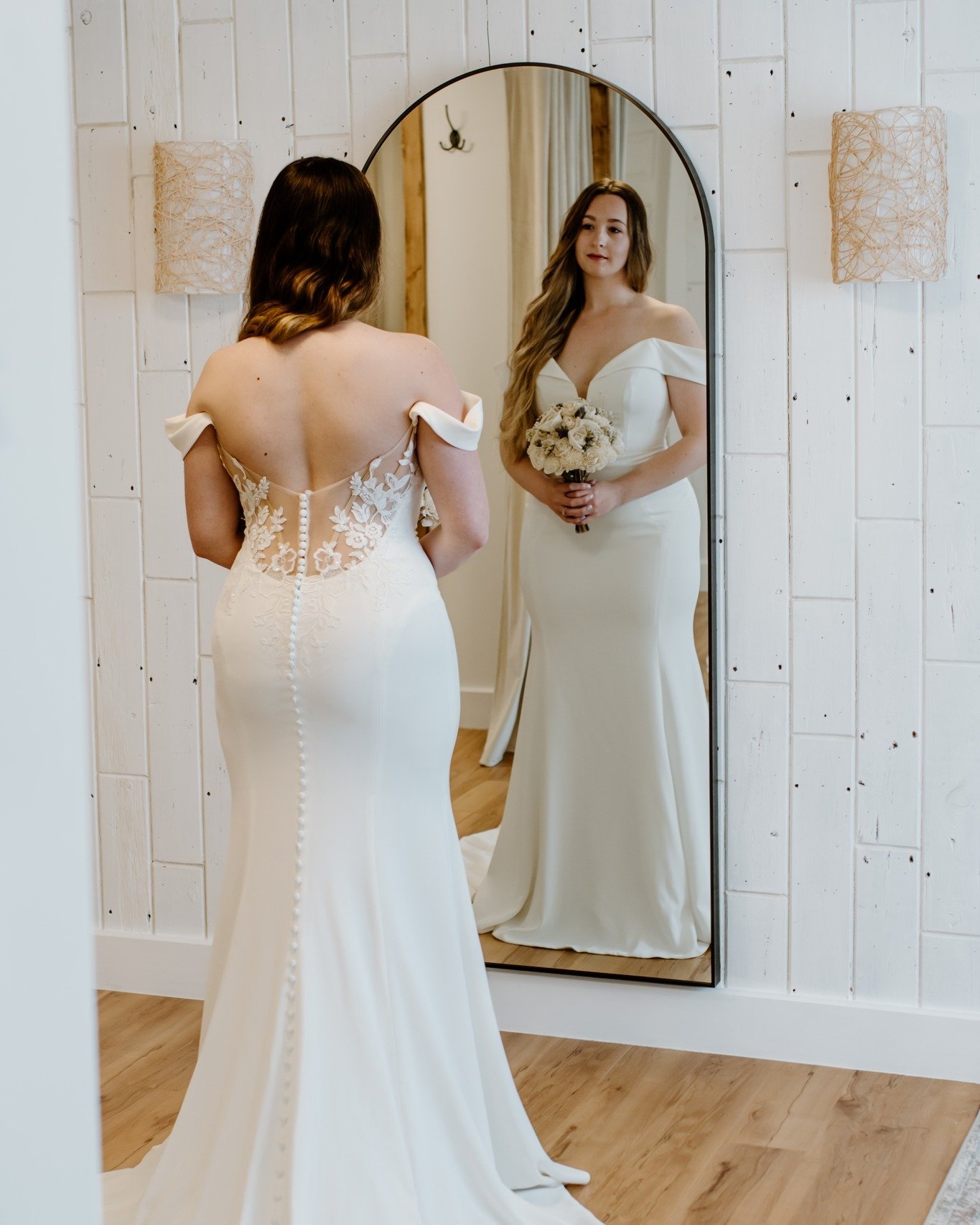 🤍 Happy Tuesday!!! / Bon Mardi!!! 🤍
...
Seriously!?! OMG!!! How can a dress look this good? Tiffany is wearing our bestselling new arrival, Colby, by Rebecca Ingram! Swipe to see more pictures of the back of the dress on her??? / S&eacute;rieusemen