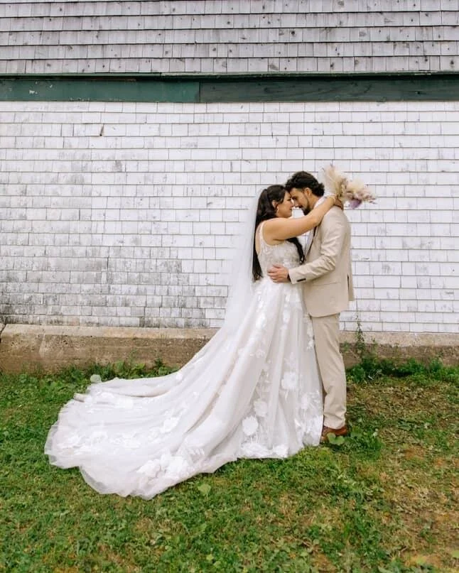 F&eacute;licitation &agrave; notre superbe mari&eacute;e Kasandra et &agrave; son conjoint!!! Vous &ecirc;tes juste incroyable!!! WOW de WOW!!! 😍 Nous vous souhaitons tout le bonheur du monde!!! 😘
...
Robe: @martinthornburg 
...
...
...
#ilisebouti