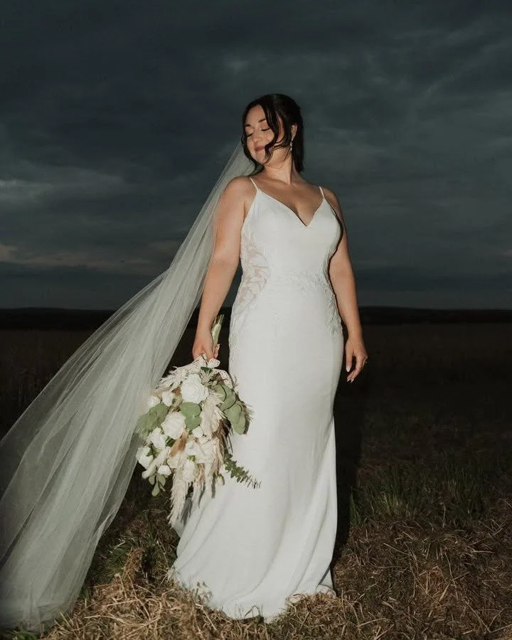 F&eacute;licitations &agrave; notre tr&egrave;s belle mari&eacute;e Marie-&Egrave;ve et &agrave; son conjoint!!! Vous &ecirc;tes tellement beaux!!! 😍 Nous vous souhaitons tout le bonheur du monde!!! 🤍🤍🤍
...
Robe: Dionne @maggiesotterodesigns 
...