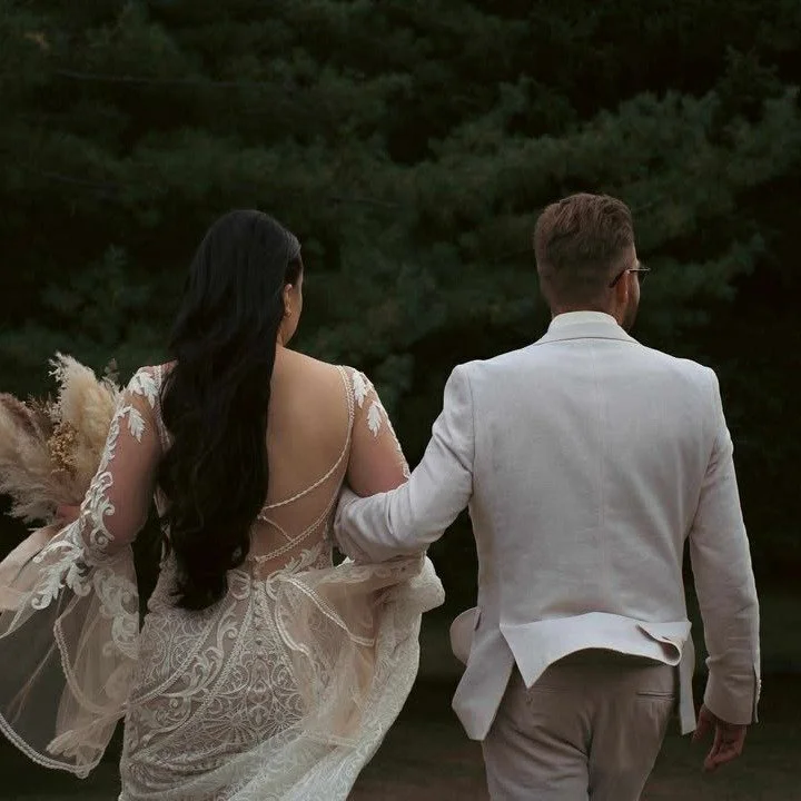 Congratulation to our beautiful bride Katelyn and her husband!!! You look so stunning!!! 😍 We wish you all the happiness in the world!!! 😘
...
Dress: @wilderlybride 
...
...
...
#iliseboutique #ibbride #ibbride2025 #bride #bridal #wedding #weddingd