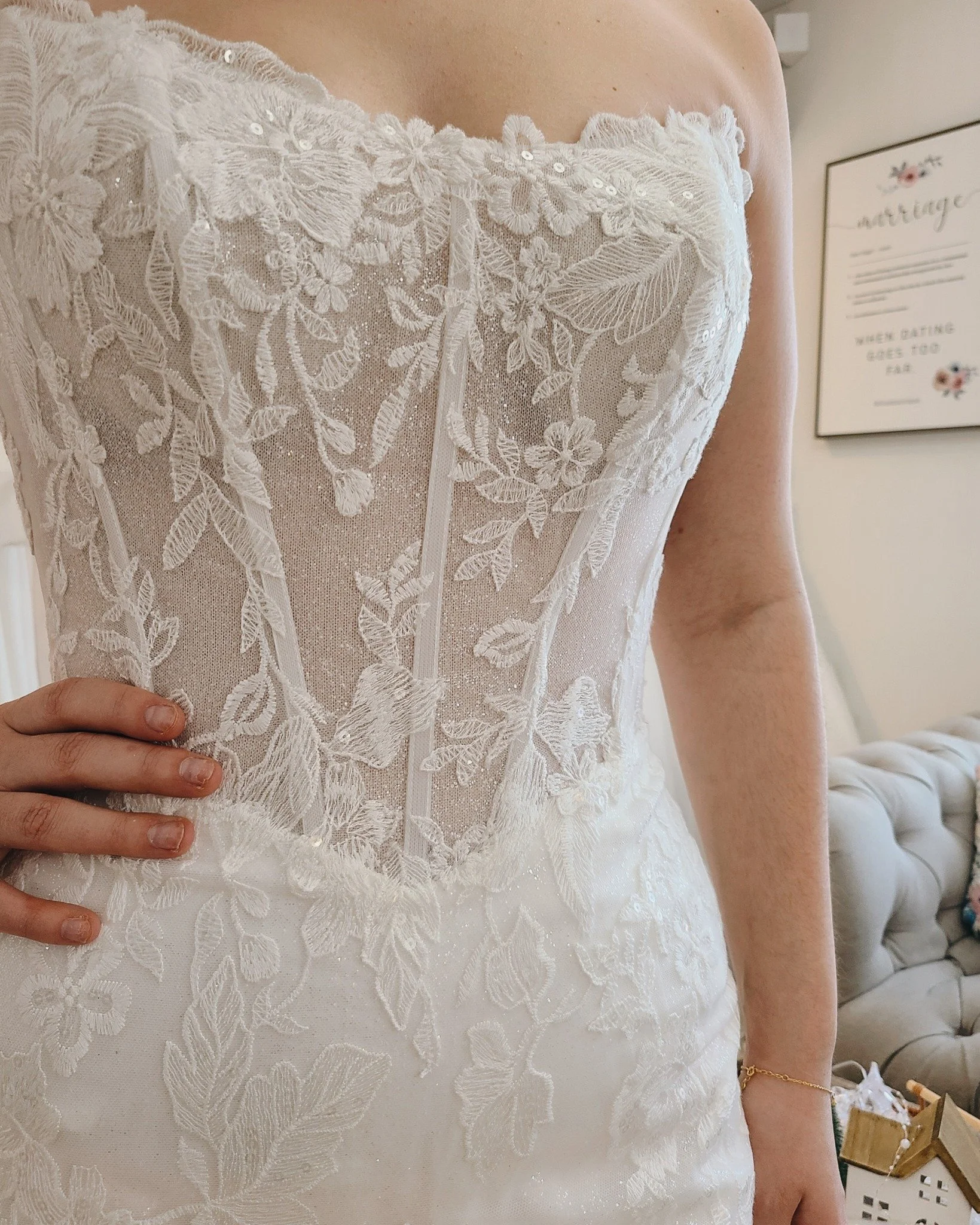 🤍 Happy Tuesday!!! / Bon Mardi!!! 🤍 
(version fran&ccedil;aise sur notre page Facebook)
...
We are back from a well deserved Holiday break after a super busy Fall!!!😅 With that said, we have decided to restart our weekly update post so you can kno