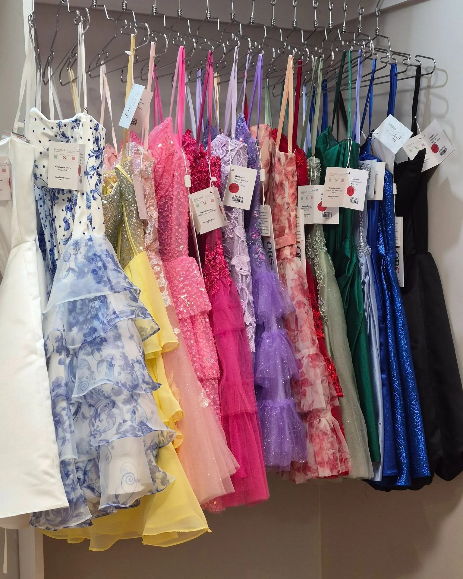 ✨ Junior Prom SALE!!! Up to 60% off regular price!!! / Solde pour le Mini Bal!!! Jusqu'&agrave; 60% de rabais sur le prix r&eacute;gulier!!! 
...
Come visit us this week to shop our SALE on Grade 8 short designers dresses with prices starting as low 