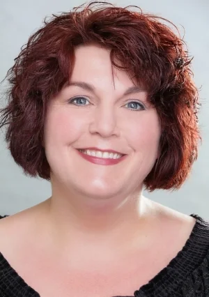 Regina Thomas Headshot.jpg