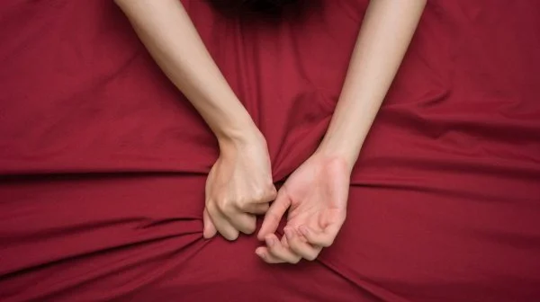 Three Masturbation Tricks to Try Before Your Roommate Gets Back from Her Date