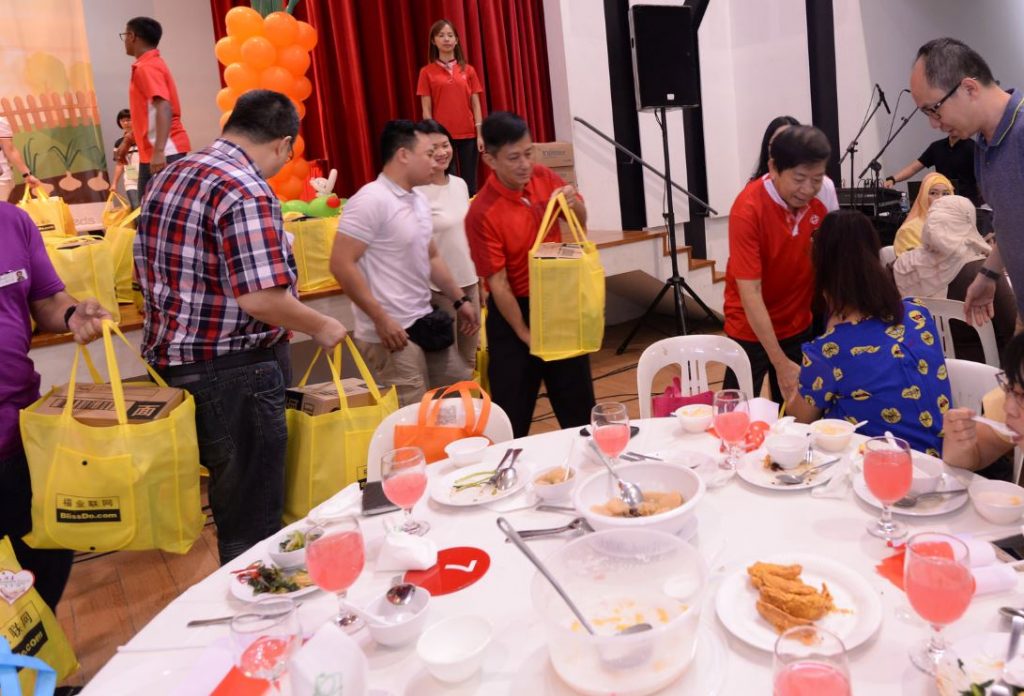 Mr Khaw distributing the Goodie bags to low income family