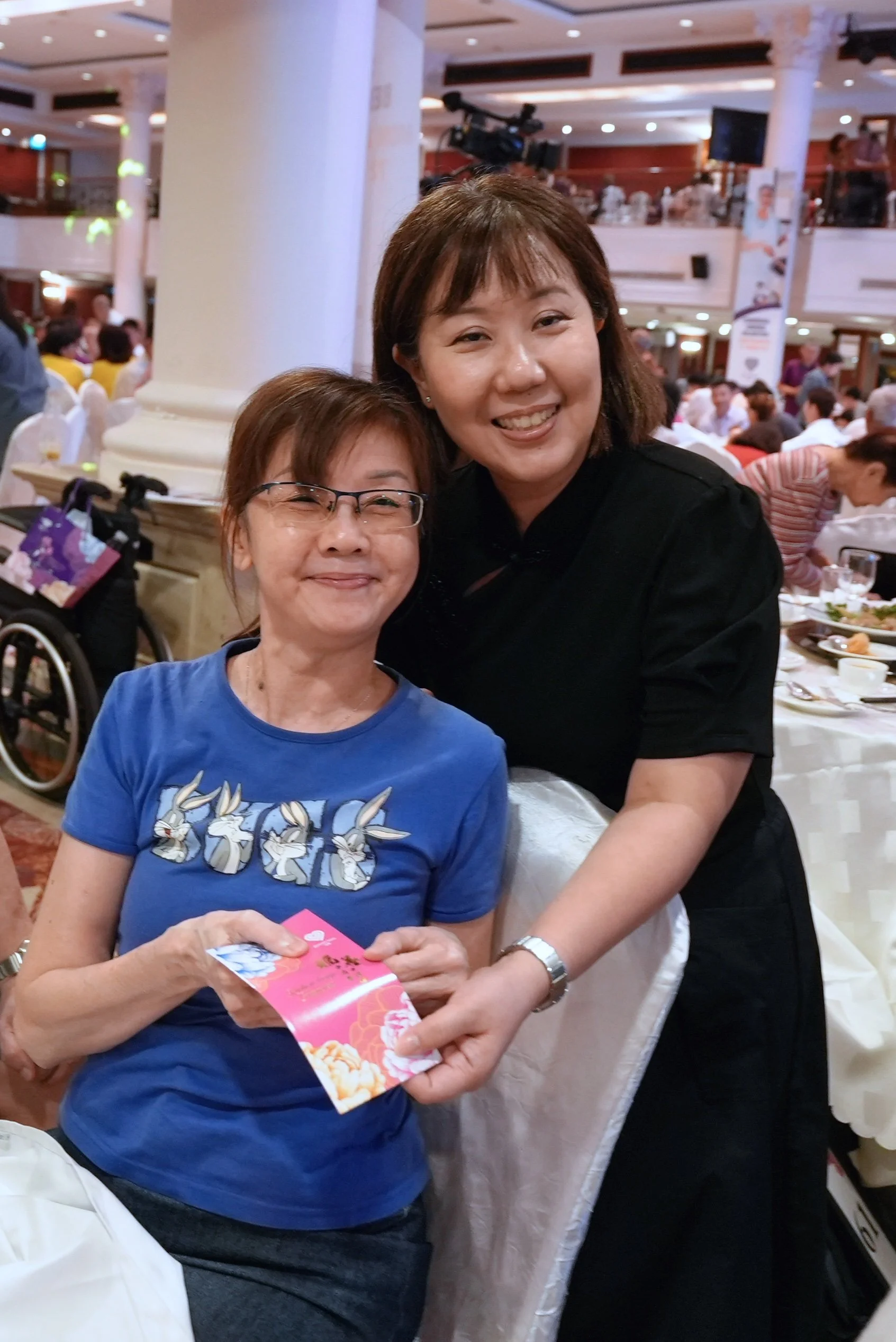 3i. Comm Chest Pearlyn Ang Pow distribution.jpeg