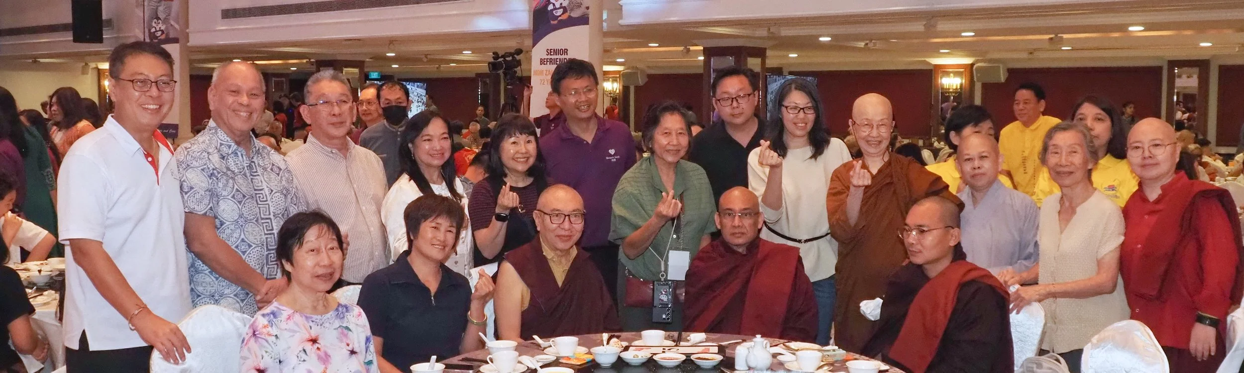 1h. Monks & nuns group photo.jpeg