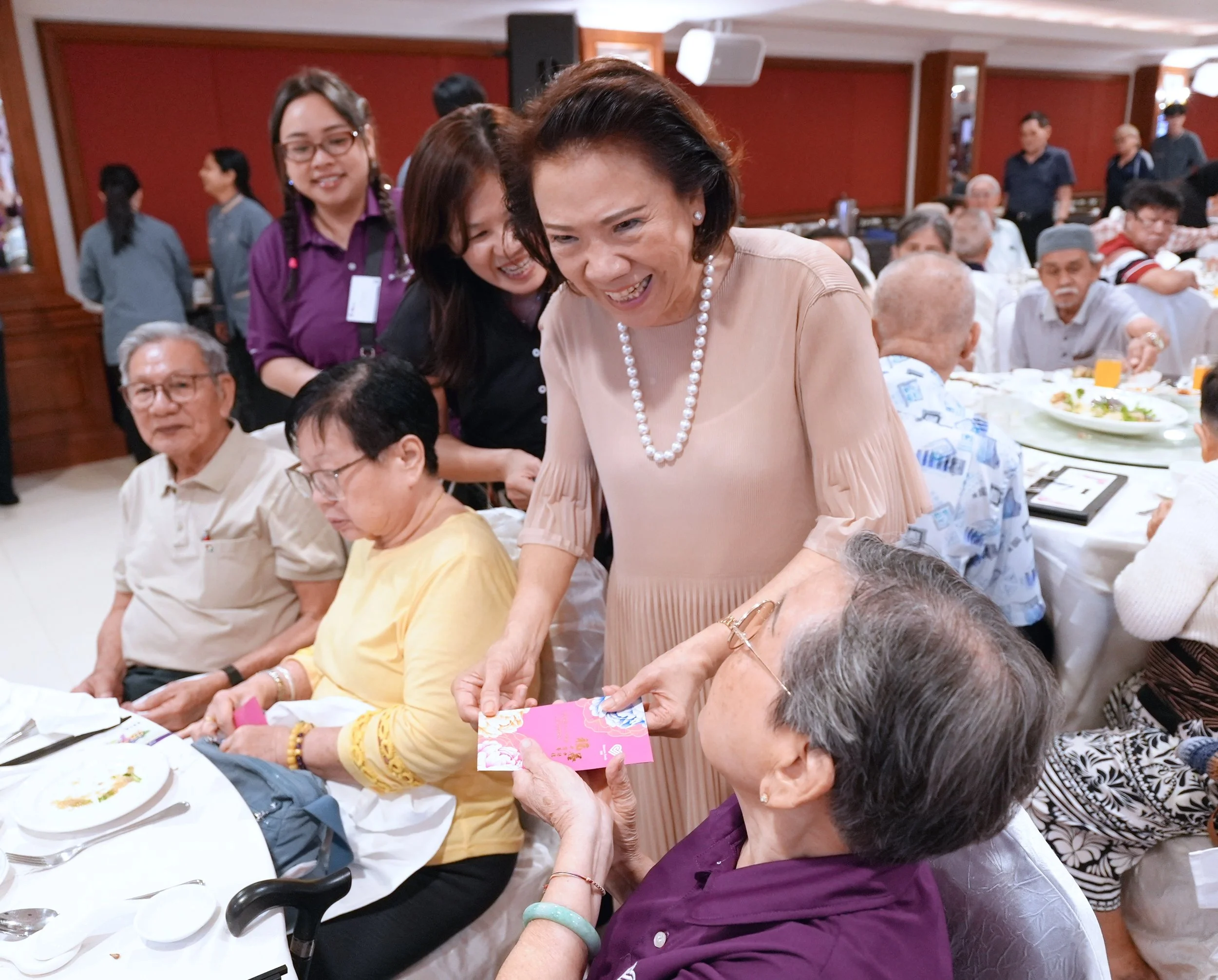 3h. Ms Anstasia Ang Pow distribution 1.jpeg